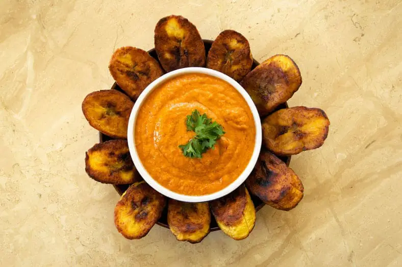 Fried plantains served with sauce