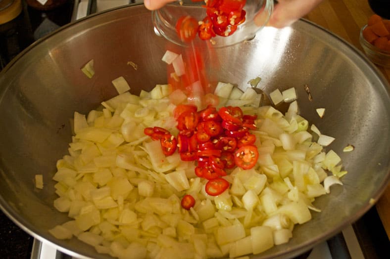 Adding onions and chili pepper to the garlic