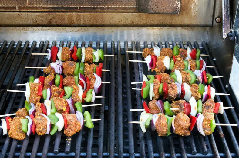 Grilling the beef skewers with vegetables