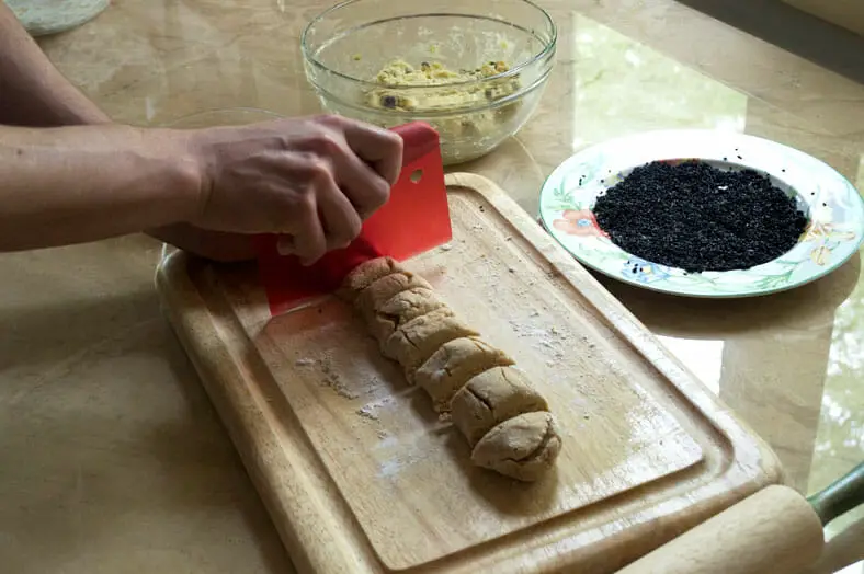 Cutting equal size portions for rolling dough
