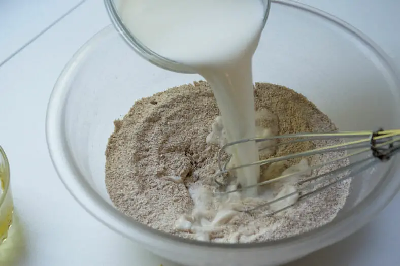 Adding milk to the batter of tart