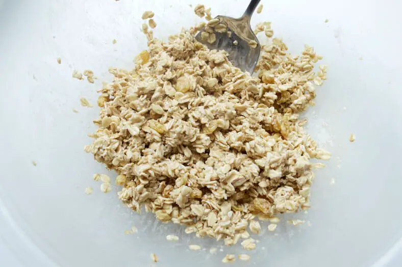 Oats with apple juice and ready to be dressed up with some yogurt and fresh fruit
