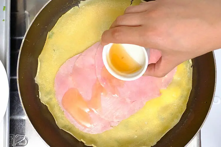 Egg role, ham and egg, egg breakfast