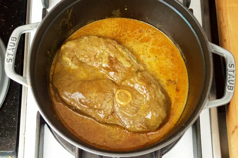 Cooking lamb with spices and flour mixture