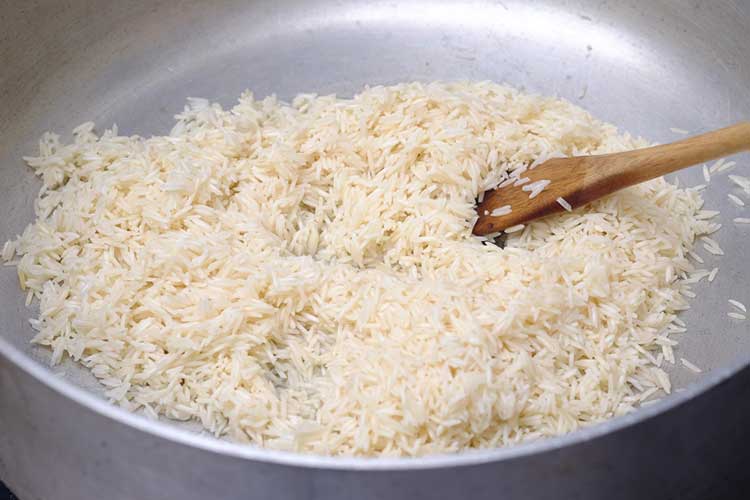 Cooking rice with olive oil