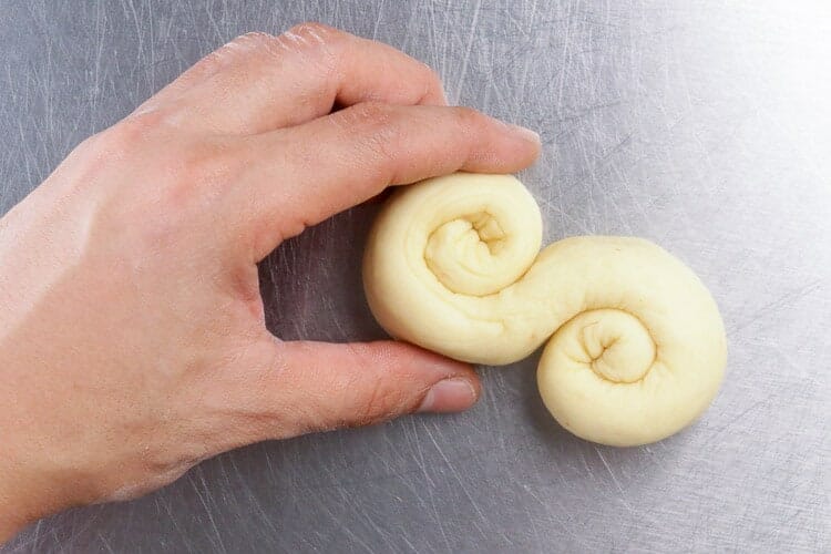 Rolling long dough into perfect shape