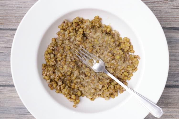 Mashed mung beans with salt, pepper and sesame oil