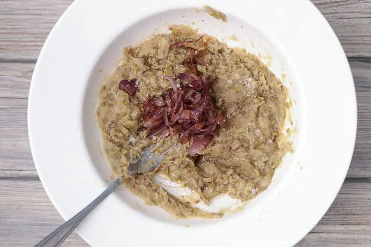 Fried shallots and beans paste in a bowl