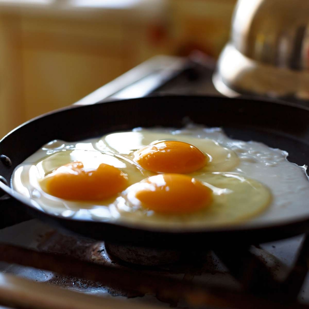 Eggs fry in pan 